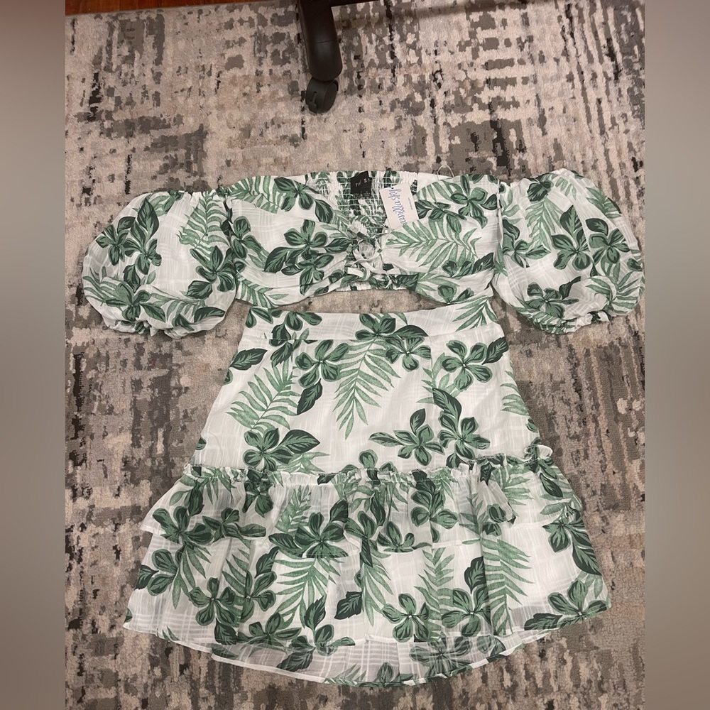 This‎  Vanilla Sky two piece set Top is Size M & Skirt Size M New with Tags. - Picture 3 of 4